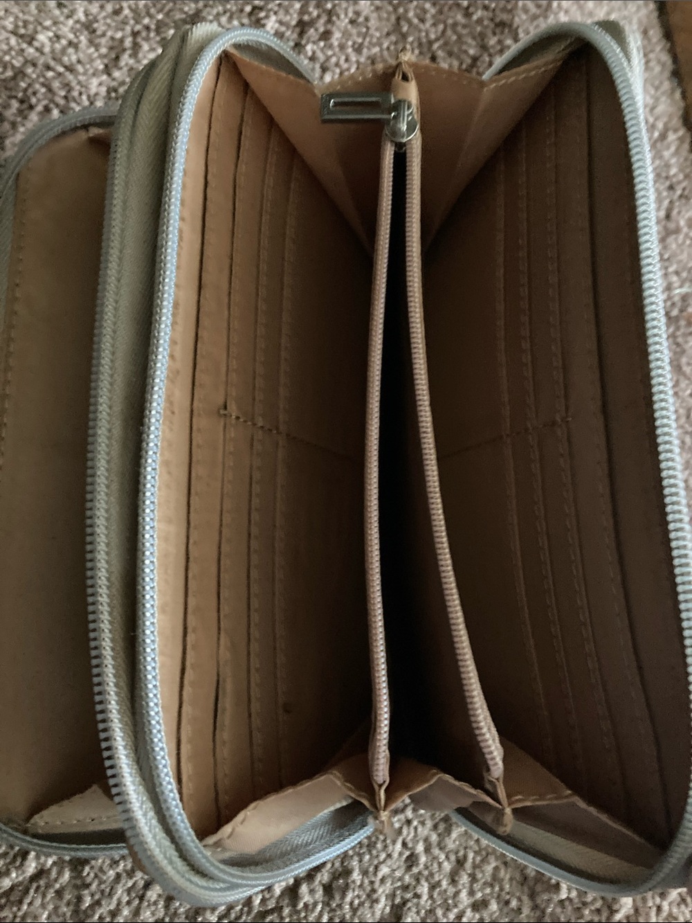 GUESS Light Gray Embossed Signature Zip Wallet with Logo Plaque